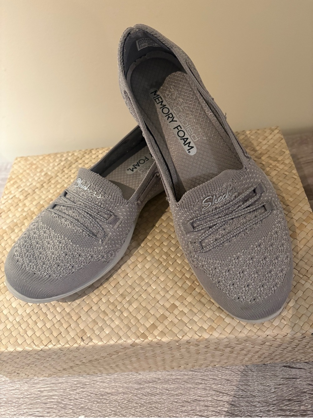 Skechers Women's Newbury St - Easily Adored slip-on shoes in grey.
Size 6.5 M